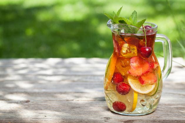 Selbstgemachte Limonade oder Sangria Homemade lemonade or sangria with summer fruits and berries. Outdoor. With space for your text (License=RF) Copyright: xZoonar.com EvgenyxKarandaevx 25134144