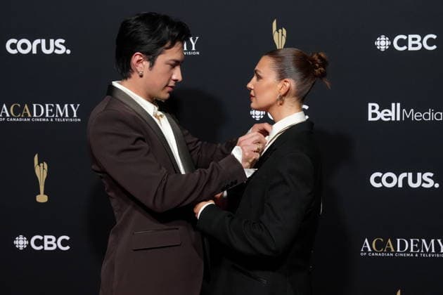 May 31, 2026, Toronto, On, CANADA: Hudson Williams and Sophie Nelisse embrace on the red carpet at The Canadian Screen Awards in Toronto on Sunday, May 31, 2026. Toronto CANADA  - ZUMAc35_ 20260531_zaf_c35_071 Copyright: xChrisxYoungx