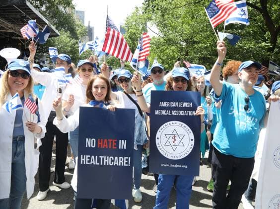 May 31, 2026, New York, New York, USA: Parade goers seen during 2026 Israel Day on Fifth Israeli Parade held on Fifth Avenue, New York USA - ZUMAk03_ 20260531_zaf_k03_117 Copyright: xNancyxKaszermanx
