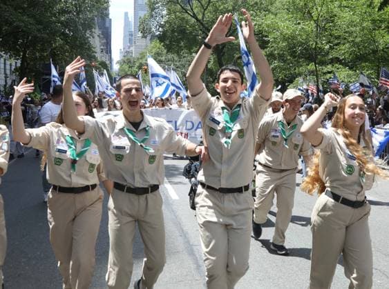 May 31, 2026, New York, New York, USA: Parade goers seen during 2026 Israel Day on Fifth Israeli Parade held on Fifth Avenue, New York USA - ZUMAk03_ 20260531_zaf_k03_108 Copyright: xNancyxKaszermanx
