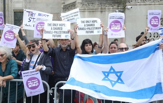May 31, 2026, New York, New York, USA: Parade goers with pro Israeli-Palestinian signs seen during 2026 Israel Day on Fifth Israeli Parade held on Fifth Avenue, New York USA - ZUMAk03_ 20260531_zaf_k03_102 Copyright: xNancyxKaszermanx