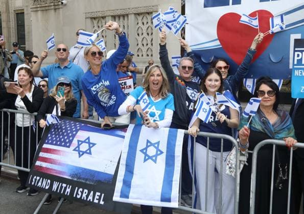 May 31, 2026, New York, New York, USA: Parade goers seen during 2026 Israel Day on Fifth Israeli Parade held on Fifth Avenue, New York USA - ZUMAk03_ 20260531_zaf_k03_100 Copyright: xNancyxKaszermanx
