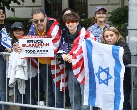 May 31, 2026, New York, New York, USA: Parade goers seen during 2026 Israel Day on Fifth Israeli Parade held on Fifth Avenue, New York USA - ZUMAk03_ 20260531_zaf_k03_092 Copyright: xNancyxKaszermanx