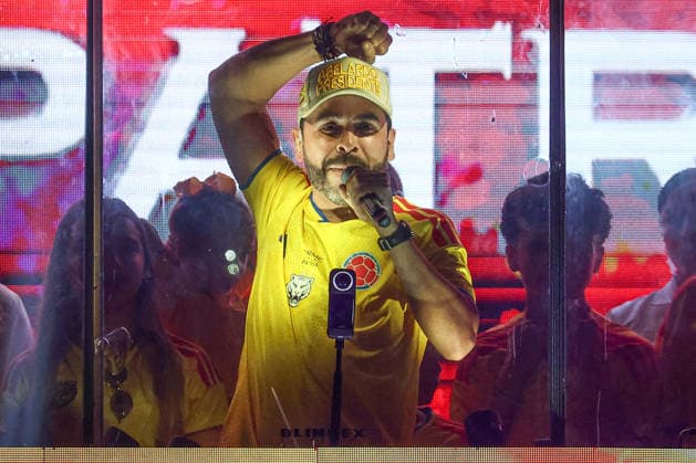 Far-right candidate Abelardo De La Espriella celebrates advancing to the runoff in Colombia BARRANQUILLA, COLOMBIA - MAY 31: Colombian presidential candidate Abelardo De La Espriella, a far-right figure, addresses his supporters after the announcement of the results of the first round of the presidential elections in Barranquilla, Colombia, on May 31, 2026. Abelardo de la Espriella will advance to a runoff against leftist Ivan Cepeda on June 21. Lucas Aguayo Araos Anadolu Barranquilla Colombia. Editorial use only. Please get in touch for any other usage.  Copyright: x2026xAnadoluxLucasxAguayoxAraosx