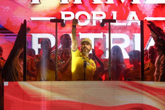 Far-right candidate Abelardo De La Espriella celebrates advancing to the runoff in Colombia BARRANQUILLA, COLOMBIA - MAY 31: Colombian presidential candidate Abelardo De La Espriella, a far-right figure, addresses his supporters after the announcement of the results of the first round of the presidential elections in Barranquilla, Colombia, on May 31, 2026. Abelardo de la Espriella will advance to a runoff against leftist Ivan Cepeda on June 21. Lucas Aguayo Araos Anadolu Barranquilla Colombia. Editorial use only. Please get in touch for any other usage.  Copyright: x2026xAnadoluxLucasxAguayoxAraosx