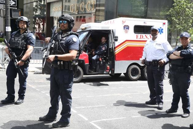 May 31, 2026, New York, New York, USA: Police presence seen during 2026 Israel Day on Fifth Israeli Parade held on Fifth Avenue, New York USA - ZUMAk03_ 20260531_zaf_k03_058 Copyright: xNancyxKaszermanx