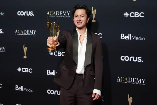 May 31, 2026, Toronto, On, CAN: Hudson Williams holds a trophy after winning Best Lead Performer for his role in Heated Rivalry at The Canadian Screen Awards in Toronto on Sunday, May 31, 2026. Toronto CAN  - ZUMAc35_ 20260531_zaf_c35_091 Copyright: xChrisxYoungx