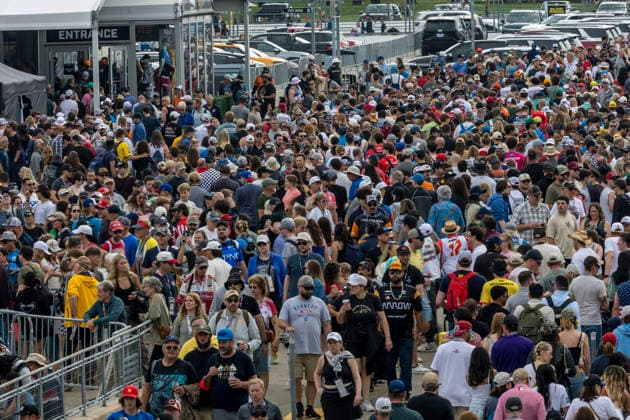 NTT INDYCAR SERIES: 24. Mai 2026: Indianapolis 500 Crowds converge the paddock as over 350,000 fans attend the Indianapolis 500 at the Indianapolis Motor Speedway in SPEEDWAY, IN. (License=RM) Copyright: xZoonar.com ManasxYadavxGrindstonexMediaxGroup ActionxSportsxPhotographyx 25140515