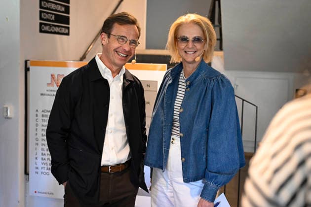 NORRKÖPING , SVERIGE 20260601 Statsminister Ulf Kristersson (M) och finansminister Elisabeth Svantesson (M) möter elever pa Bravallagymnasiet i Norrköping under Moderaternas valturnÃ NORRKÖPING SVERIGE x10070x *** NORRKÖPING , SWEDEN 20260601 Prime Minister Ulf Kristersson M and Finance Minister Elisabeth Svantesson M meet students at Bravallagymnasiet in Norrköping during the Moderates election tourÃ NORRKÖPING SWEDEN x10070x  Copyright: xJessicaxGow TTx VALTURNE MODERATERNA NORRKÖPING 1ukUL3PyE2E