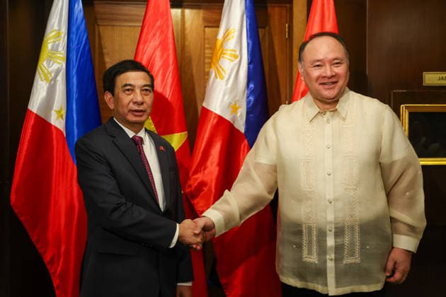 Vietnam, Philippines defense chiefs meet after signing pact to elevate ties in Manila MANILA, PHILIPPINES – JUNE 1: Vietnamese Defense Minister Phan Van Giang (L) and Philippine Defense Secretary Gilberto Teodoro Jr. (R) meet following the signing of a new security pact in Manila, Philippines, on June 1, 2026. Vietnam and the Philippines signed a memorandum of understanding to strengthen cooperation in maritime security, military education and disaster response, elevating bilateral relations to an Enhanced Strategic Partnership. Daniel Ceng Anadolu Manila Philippines. Editorial use only. Please get in touch for any other usage.  Copyright: x2026xAnadoluxDanielxCengx