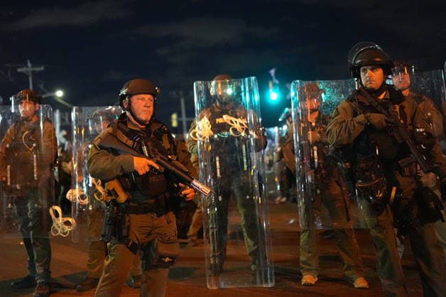 New Jersey police dispersed anti-ICE protest and arrested protesters after the curfew NEW JERSEY, UNITED STATES - MAY 31: New Jersey state police dispersed a pro-immigrant protest and arrested about 20 protesters near the Immigration and Customs Enforcement s (ICE) Delaney Hall detention facility after curfew was imposed in the region on Sunday, May 31, 2026. in New Jersey, U.S. The police removed the press from the area during the intervention and arrests. Selcuk Acar Anadolu New York United States. Editorial use only. Please get in touch for any other usage.  Copyright: x2026xAnadoluxSelcukxAcarx