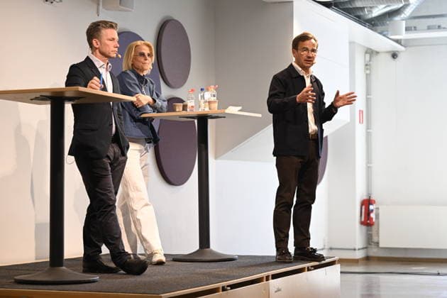 NORRKÖPING , SVERIGE 20260601 Försvarsminister Pal Jonson (M), finansminister Elisabeth Svantesson (M) och statsminister Ulf Kristersson (M) möter elever pa Bravallagymnasiet i Norrköping, under Moderaternas valturnÃ . NORRKÖPING SVERIGE x10070x *** NORRKÖPING , SWEDEN 20260601 Minister of Defense Pal Jonson M , Minister of Finance Elisabeth Svantesson M and Prime Minister Ulf Kristersson M meet students at Bravallagymnasiet in Norrköping, during the Moderates election tourÃ NORRKÖPING SWEDEN x10070x  Copyright: xJessicaxGow TTx VALTURNE MODERATERNA NORRKÖPING gRfnbcdG7jM