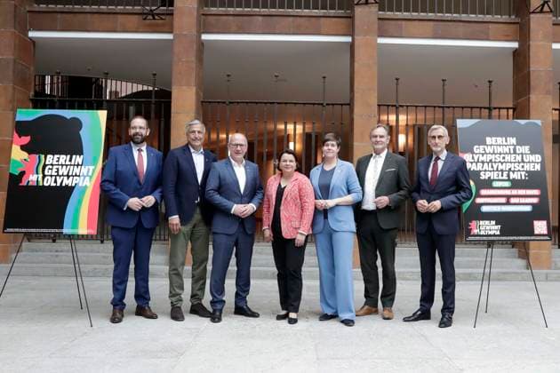 01.06.2026, Einreichung des Bewerbungskonzept beim DOSB ãBerlin+Ò für Olympische Spiele 2036,2040 oder 2044 beim DOSB, Deutscher Olympische Sportbund, Pressekonferenz in Berlin, Haus des Sport im Olympiapark, Kai Wegner, Regierender Bürgermeister, Olympiabeauftragter Kaweh Niroomand, Innenminister von Sachsen, Armin Schuster, Gordon Hoffmann, Minister für Bildung, Jugend und Sport des Landes Brandenburg, Stefanie Drese, Ministerin für Soziales, Gesundheit und Sport des Landes Mecklenburg-Vorpommern, Eva-Maria Kröger, Oberbürgermeisterin der Stadt Rostock, Burkhard Jung, Oberbürgermeister der Stadt Leipzig, Berlin Deutschland, Germany *** 01 06 2026, Submission of the bid concept to the DOSB ÒBerlin Ó for the 2036, 2040 or 2044 Olympic Gam