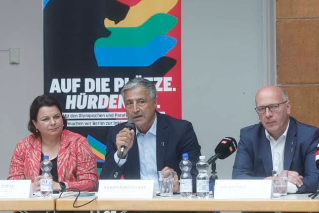 01.06.2026, Einreichung des Bewerbungskonzept beim DOSB ãBerlin+Ò für Olympische Spiele 2036,2040 oder 2044 beim DOSB, Deutscher Olympische Sportbund, Pressekonferenz in Berlin, Haus des Sport im Olympiapark, Kai Wegner, Regierender Bürgermeister, Olympiabeauftragter Kaweh Niroomand, Stefanie Drese, Ministerin für Soziales, Gesundheit und Sport des Landes Mecklenburg-Vorpommern, Berlin Deutschland, Germany *** 01 06 2026, Submission of the bid concept to the DOSB ÒBerlin Ò for the 2036, 2040 or 2044 Olympic Games to the DOSB, German Olympic Sports Confederation, Press conference in Berlin, Haus des Sport im Olympiapark, Kai Wegner, Governing Mayor, Olympic Commissioner Kaweh Niroomand, Stefanie Drese, Minister for Social Affairs, Health a