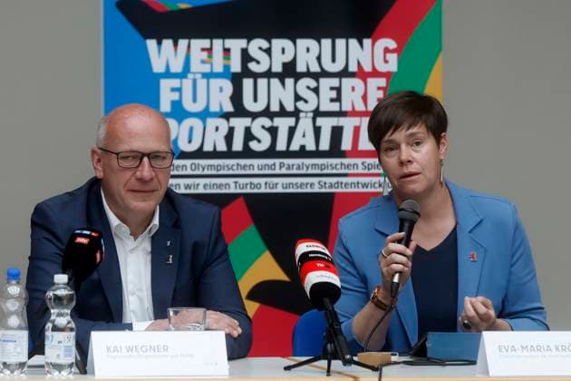 01.06.2026, Einreichung des Bewerbungskonzept beim DOSB ãBerlin+Ò für Olympische Spiele 2036,2040 oder 2044 beim DOSB, Deutscher Olympische Sportbund, Pressekonferenz in Berlin, Haus des Sport im Olympiapark, Kai Wegner, Regierender Bürgermeister, Eva-Maria Kröger, Oberbürgermeisterin der Stadt Rostock, Berlin Deutschland, Germany *** 01 06 2026, Submission of the bid concept to the DOSB ÒBerlin Ò for the 2036, 2040 or 2044 Olympic Games to the DOSB, German Olympic Sports Confederation, Press conference in Berlin, Haus des Sport im Olympiapark, Kai Wegner, Governing Mayor, Eva Maria Kröger, Mayor of the City of Rostock, Berlin Germany, Germany