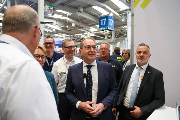 Interschutz 2026. Alexander Dobrindt (CSU), Bundesminister des Innern beim Eröffnungsrundgang der Weltleitmesse für die Bereiche Rettungsdienst, Brand- bzw. Katastrophenschutz und Sicherheit. Hannover, Niedersachsen, DEU, Deutschland, 01.06.2026 *** Interschutz 2026 Alexander Dobrindt CSU , Federal Minister of the Interior at the opening tour of the worlds leading trade fair for rescue services, fire and disaster control and security Hanover, Lower Saxony, DEU, Germany, 01 06 2026