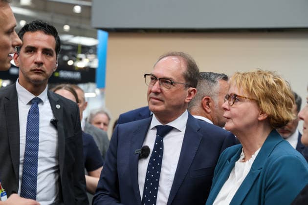 Interschutz 2026. Daniela Behrens (SPD) Niedersächsische Ministerin für Inneres, Sport und Digitalisierung und Alexander Dobrindt (CSU), Bundesminister des Innern beim Eröffnungsrundgang der Weltleitmesse für die Bereiche Rettungsdienst, Brand- bzw. Katastrophenschutz und Sicherheit. Hannover, Niedersachsen, DEU, Deutschland, 01.06.2026 *** Interschutz 2026 Daniela Behrens SPD Lower Saxonys Minister of the Interior, Sport and Digitalization and Alexander Dobrindt CSU , Federal Minister of the Interior at the opening tour of the worlds leading trade fair for rescue services, fire and disaster control and security Hanover, Lower Saxony, DEU, Germany, 01 06 2026