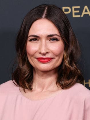 86th Annual Peabody Awards BEVERLY HILLS, LOS ANGELES, CALIFORNIA, USA - MAY 31: Karolina Wydra wearing Rhea Costa Spring 2026, styled by Jeanann Williams arrives at the 86th Annual Peabody Awards held at the Beverly Wilshire, A Four Seasons Hotel on May 31, 2026 in Beverly Hills, Los Angeles, California, United States. Beverly Hills Beverly Wilshire, A Four Seasons Hotel California United States Copyright: xXavierxCollin ImagexPressxAgencyx