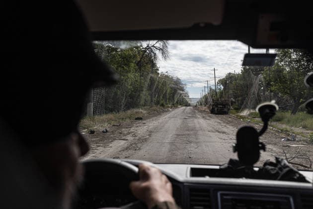 White Angels police evacuate civilians in Ukraine MYKOLAIVKA, UKRAINE - JUNE 1: A driver from a humanitarian organization drives along a road where an unmanned vehicle is travelling towards Mykolaivka, Ukraine, on June 1, 2026. Diego Herrera Carcedo Anadolu Mykolaivka Ukraine. Editorial use only. Please get in touch for any other usage.  Copyright: x2026xAnadoluxDiegoxHerreraxCarcedox
