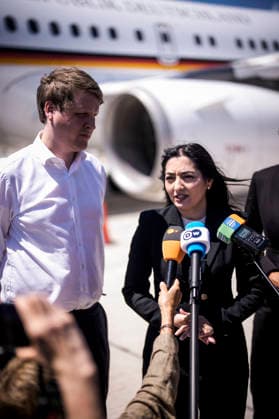 Reem Alabali-Radovan (SPD), Bundesministerin fuer wirtschaftliche Zusammenarbeit und Entwicklung, bricht am 01.06.2026 die geplante Reise nach Beirut, Libanesische Republik ab. Grund dafuer waren Sicherheitsgruende, Beirut war aktuell unter Beschuss israelischer Streitkraefte. Landung und Ankunft in Larnaca, Zypern zusammen mit Minister fuer Internationale Entwicklung des Koenigreichs Norwegen Asmund Grover Aukrust. Fotografiert im Auftrag des Bundesministeriums fuer wirtschaftliche Entwicklung und Zusammenarbeit. Larnaca Zypern *** Reem Alabali Radovan SPD , Federal Minister for Economic Cooperation and Development, cancels the planned trip to Beirut, Lebanese Republic on 01 06 2026 Reason for this was security reasons, Beirut was current Copyright: xDominikxButzmannx