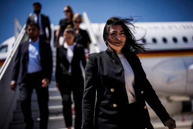 Reem Alabali-Radovan (SPD), Bundesministerin fuer wirtschaftliche Zusammenarbeit und Entwicklung, bricht am 01.06.2026 die geplante Reise nach Beirut, Libanesische Republik ab. Grund dafuer waren Sicherheitsgruende, Beirut war aktuell unter Beschuss israelischer Streitkraefte. Landung und Ankunft in Larnaca, Zypern zusammen mit Minister fuer Internationale Entwicklung des Koenigreichs Norwegen Asmund Grover Aukrust. Fotografiert im Auftrag des Bundesministeriums fuer wirtschaftliche Entwicklung und Zusammenarbeit. Larnaca Zypern *** Reem Alabali Radovan SPD , Federal Minister for Economic Cooperation and Development, cancels the planned trip to Beirut, Lebanese Republic on 01 06 2026 Reason for this was security reasons, Beirut was current Copyright: xDominikxButzmannx