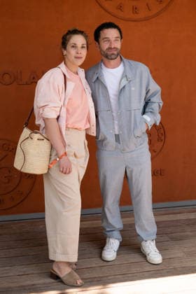 French Open - VIPs Pose At The Village LZ Alysson Paradis and Guillaume Gouix attend the 2026 French Open at Roland Garros on June 1, 2026 in Paris, France. Photo by Laurent Zabulon ABACAPRESS.COM  Copyright: xZabulonxLaurent ABACAx