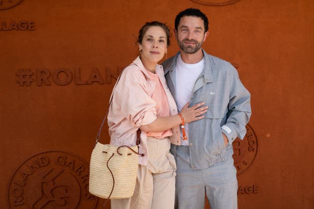 French Open - VIPs Pose At The Village LZ Alysson Paradis and Guillaume Gouix attend the 2026 French Open at Roland Garros on June 1, 2026 in Paris, France. Photo by Laurent Zabulon ABACAPRESS.COM  Copyright: xZabulonxLaurent ABACAx