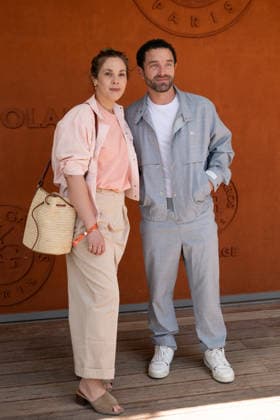French Open - VIPs Pose At The Village LZ Alysson Paradis and Guillaume Gouix attend the 2026 French Open at Roland Garros on June 1, 2026 in Paris, France. Photo by Laurent Zabulon ABACAPRESS.COM  Copyright: xZabulonxLaurent ABACAx