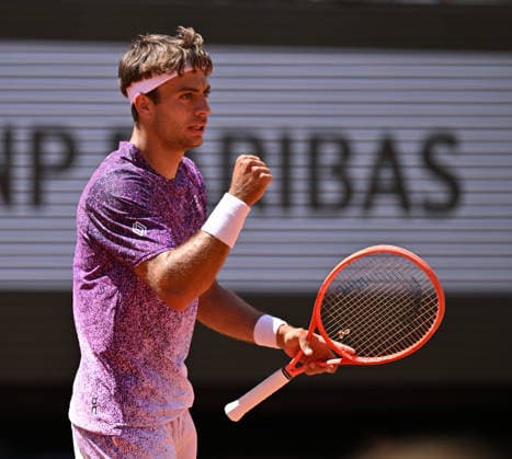 2026 French Open, Roland-Garros - Day 9 PARIS, FRANCE - JUNE 1: Flavio Cobolli (R) of Italy celebrates after a point during the match against Zachary Svajda (L) of the United States during their men s fourth-round on Day Nine of the 2026 French Open tennis tournament at the Roland-Garros Complex in Paris on June 1, 2026. Mustafa Yalcin Anadolu Paris France. Editorial use only. Please get in touch for any other usage.  Copyright: x2026xAnadoluxMustafaxYalcinx