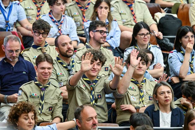ITALY - POPE LEO XIV DURING AUDIENCE WITH MEMBERS OF THE ITALIAN ASSOCIATIONS OF CATHOLIC GUIDES AND SCOUTS OF EUROPE DURING THE MEETING AT THE VATICAN- 2026 6 1 Italy, Rome, Vatican, 2026 6 1 Pope Leo XIV greets members of the Italian Associations of Catholic Guides and Scouts of Europe, during their meeting at the Vatican EDITORIAL USE ONLY - NO BOOKS Copyright: xALESSIAxGIULIANIx