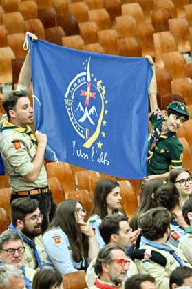 ITALY - POPE LEO XIV DURING AUDIENCE WITH MEMBERS OF THE ITALIAN ASSOCIATIONS OF CATHOLIC GUIDES AND SCOUTS OF EUROPE DURING THE MEETING AT THE VATICAN- 2026 6 1 Italy, Rome, Vatican, 2026 6 1 Pope Leo XIV greets members of the Italian Associations of Catholic Guides and Scouts of Europe, during their meeting at the Vatican EDITORIAL USE ONLY - NO BOOKS Copyright: xALESSIAxGIULIANIx