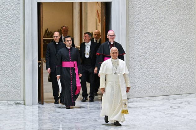 ITALY - POPE LEO XIV DURING AUDIENCE WITH MEMBERS OF THE ITALIAN ASSOCIATIONS OF CATHOLIC GUIDES AND SCOUTS OF EUROPE DURING THE MEETING AT THE VATICAN- 2026 6 1 Italy, Rome, Vatican, 2026 6 1 Pope Leo XIV greets members of the Italian Associations of Catholic Guides and Scouts of Europe, during their meeting at the Vatican EDITORIAL USE ONLY - NO BOOKS Copyright: xALESSIAxGIULIANIx