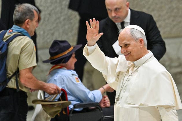 ITALY - POPE LEO XIV DURING AUDIENCE WITH MEMBERS OF THE ITALIAN ASSOCIATIONS OF CATHOLIC GUIDES AND SCOUTS OF EUROPE DURING THE MEETING AT THE VATICAN- 2026 6 1 Italy, Rome, Vatican, 2026 6 1 Pope Leo XIV greets members of the Italian Associations of Catholic Guides and Scouts of Europe, during their meeting at the Vatican EDITORIAL USE ONLY - NO BOOKS Copyright: xALESSIAxGIULIANIx