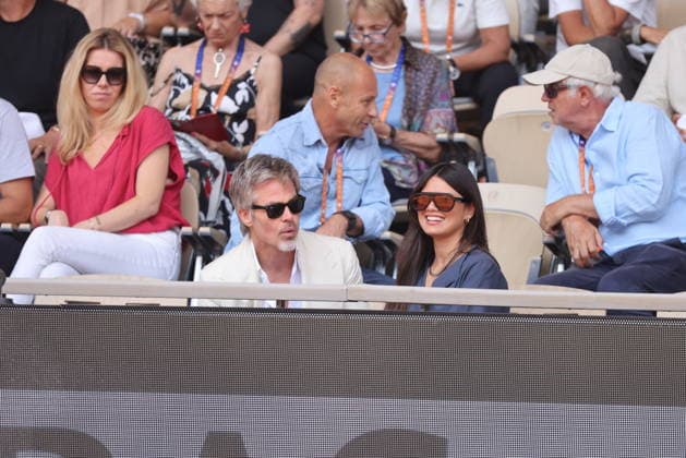 Chris Pine et sa compagne Keana Sky Wenger dans les tribunes lors des Internationaux de France de Tennis de Roland Garros 2026, le 1er juin 2026 Jacovides Moreau Bestimage Chris Pine and his girlfriend Keana Sky Wenger in the stands during the French Open Tennis Championships at Roland Garros 2026 Paris, on June 1st, 2026 Paris France  Copyright: xDOMINIQUExJACOVIDESx xBESTIMAGExDOMINIQUExJACOVIDESx xBESTIMAGEx