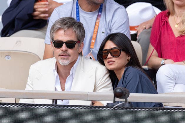 2026 French Open - Celebrities In Stand Day 9 NB Chris Pine and girlfriend Keana Sky Wenger in stand day 9 during the 2026 French Open at Roland Garros on June 01, 2026 in Paris, France. Photo by Nasser Berzane ABACAPRESS.COM  Copyright: xBerzanexNasser ABACAx