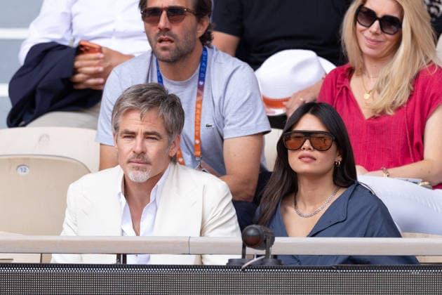 2026 French Open - Celebrities In Stand Day 9 NB Chris Pine and girlfriend Keana Sky Wenger in stand day 9 during the 2026 French Open at Roland Garros on June 01, 2026 in Paris, France. Photo by Nasser Berzane ABACAPRESS.COM  Copyright: xBerzanexNasser ABACAx