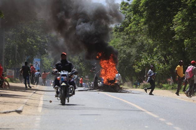 Protesters demonstrate the Ebola treatment center established or Americans in Kenya NANYUKI, KENYA - JUNE 1: Protesters march toward the entrance of Laikipia Air Base and chant slogans during a demonstration against plans to establish an Ebola quarantine facility for U.S. citizens diagnosed with Ebola in Nanyuki, Kenya, on June 1, 2026. Lucas Mukasa Anadolu Nanyuki Kenya. Editorial use only. Please get in touch for any other usage.  Copyright: x2026xAnadoluxLucasxMukasax