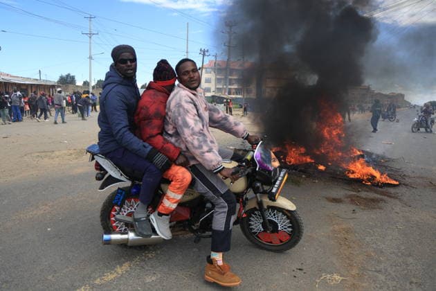 Protesters demonstrate the Ebola treatment center established or Americans in Kenya NANYUKI, KENYA - JUNE 1: Protesters march toward the entrance of Laikipia Air Base and chant slogans during a demonstration against plans to establish an Ebola quarantine facility for U.S. citizens diagnosed with Ebola in Nanyuki, Kenya, on June 1, 2026. Lucas Mukasa Anadolu Nanyuki Kenya. Editorial use only. Please get in touch for any other usage.  Copyright: x2026xAnadoluxLucasxMukasax