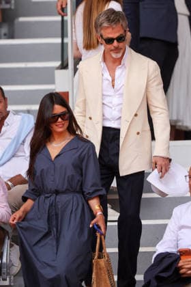 Chris Pine et sa compagne Keana Sky Wenger dans les tribunes lors des Internationaux de France de Tennis de Roland Garros 2026, le 1er juin 2026 Jacovides Moreau Bestimage Chris Pine and his girlfriend Keana Sky Wenger in the stands during the French Open Tennis Championships at Roland Garros 2026 Paris, on June 1st, 2026 Paris France  Copyright: xDOMINIQUExJACOVIDESx xBESTIMAGExDOMINIQUExJACOVIDESx xBESTIMAGEx