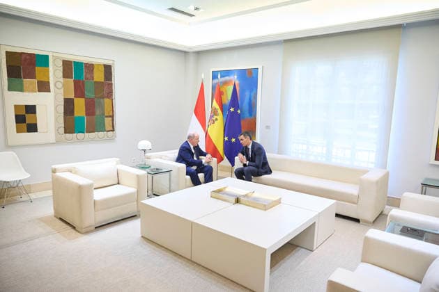 Sánchez receives the Prince of Monaco, Albert II The President of the Government, Pedro Sánchez d , receives the Sovereign Prince of the Principality of Monaco, Albert II i , at the La Moncloa Complex, on June 1, 2026, in Madrid Spain The official audience is part of the Grimaldi monarchs two-day state visit to the country, scheduled to commemorate the 150th anniversary of diplomatic relations between Spain and Monaco 01 JUNE 2026 Jesús Hellí Madrid Madrid Madrid Espana  Copyright: xJesusxHellinx 7564422