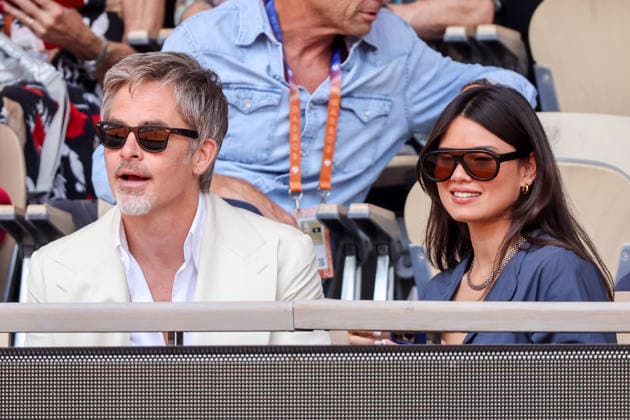 Chris Pine et sa compagne Keana Sky Wenger dans les tribunes lors des Internationaux de France de Tennis de Roland Garros 2026, le 1er juin 2026 Jacovides Moreau Bestimage Chris Pine and his girlfriend Keana Sky Wenger in the stands during the French Open Tennis Championships at Roland Garros 2026 Paris, on June 1st, 2026 Paris France  Copyright: xDOMINIQUExJACOVIDESx xBESTIMAGExDOMINIQUExJACOVIDESx xBESTIMAGEx