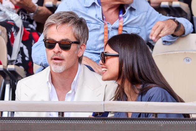 Chris Pine et sa compagne Keana Sky Wenger dans les tribunes lors des Internationaux de France de Tennis de Roland Garros 2026, le 1er juin 2026 Jacovides Moreau Bestimage Chris Pine and his girlfriend Keana Sky Wenger in the stands during the French Open Tennis Championships at Roland Garros 2026 Paris, on June 1st, 2026 Paris France  Copyright: xDOMINIQUExJACOVIDESx xBESTIMAGExDOMINIQUExJACOVIDESx xBESTIMAGEx