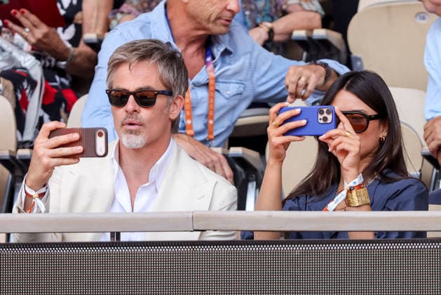 Chris Pine et sa compagne Keana Sky Wenger dans les tribunes lors des Internationaux de France de Tennis de Roland Garros 2026, le 1er juin 2026 Jacovides Moreau Bestimage Chris Pine and his girlfriend Keana Sky Wenger in the stands during the French Open Tennis Championships at Roland Garros 2026 Paris, on June 1st, 2026 Paris France  Copyright: xDOMINIQUExJACOVIDESx xBESTIMAGExDOMINIQUExJACOVIDESx xBESTIMAGEx