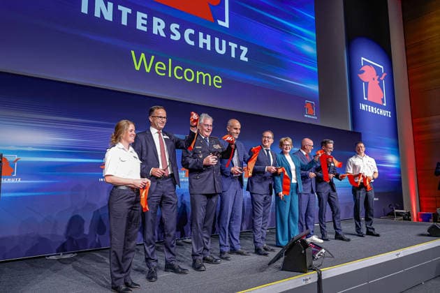Eröffnung der Interschutz 2026 in Hannover und Messerundgang mit Bundesinnenminister Alexander Dobrindt und Nds. Innenministerin Daniela Behrens Tagungszentrum Halle 19, Eröffnung der Interschutz 2026 (v.l.n.r.) n.n., Dr. Jochen Köckler, Vorsitzender des Vorstandes der Deutschen Messe AG; Karl-Heinz Banse, Präsident, Deutscher Feuerwehrverband; Belit Onay (Bündnis 90 Die Grünen), Oberbürgermeister der Landeshauptstadt Hannover; Alexander Dobrindt (CSU), Bundesinnenminister; Daniela Behrens (SPD), Niedersächsische Ministerin für Inneres, Sport und Digitalisierung; n.n.; n.n.; n.n. Hannover Hannover Messe Niedersachsen, Region Hannover Germany *** Opening of Interschutz 2026 in Hanover and tour of the trade fair with Federal Minister