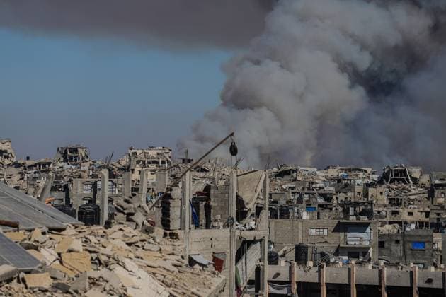 Israeli attack targets Jabalia Refugee Camp in Gaza JABALIA, GAZA, PALESTINE - JUNE 1: Smoke rises following an Israeli strike targeting Palestinian homes near the Yellow Line in the eastern areas of Jabalia Refugee Camp in northern Gaza, Palestine on June 1, 2026. The Israeli army carried out attacks on Palestinian homes located near the Yellow Line in the eastern part of Jabalia Refugee Camp, according to local sources. Ramez Habboub Anadolu Jabalia Gaza. Editorial use only. Please get in touch for any other usage.  Copyright: x2026xAnadoluxRamezxHabboubx