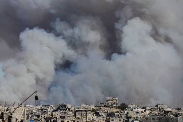 Israeli attack targets Jabalia Refugee Camp in Gaza JABALIA, GAZA, PALESTINE - JUNE 1: Smoke rises following an Israeli strike targeting Palestinian homes near the Yellow Line in the eastern areas of Jabalia Refugee Camp in northern Gaza, Palestine on June 1, 2026. The Israeli army carried out attacks on Palestinian homes located near the Yellow Line in the eastern part of Jabalia Refugee Camp, according to local sources. Ramez Habboub Anadolu Jabalia Gaza. Editorial use only. Please get in touch for any other usage.  Copyright: x2026xAnadoluxRamezxHabboubx