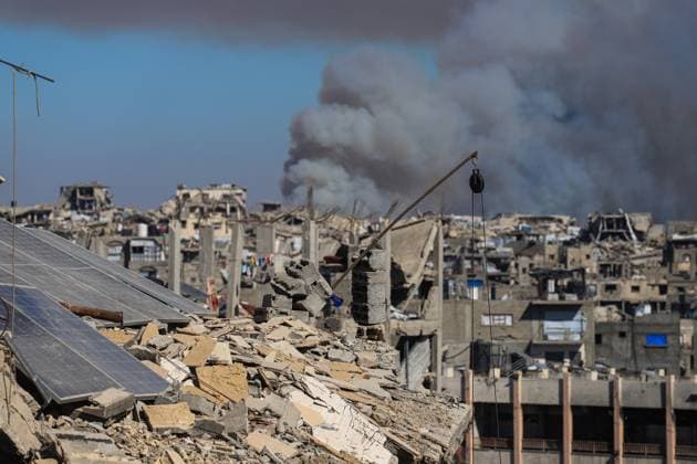 Israeli attack targets Jabalia Refugee Camp in Gaza JABALIA, GAZA, PALESTINE - JUNE 1: Smoke rises following an Israeli strike targeting Palestinian homes near the Yellow Line in the eastern areas of Jabalia Refugee Camp in northern Gaza, Palestine on June 1, 2026. The Israeli army carried out attacks on Palestinian homes located near the Yellow Line in the eastern part of Jabalia Refugee Camp, according to local sources. Ramez Habboub Anadolu Jabalia Gaza. Editorial use only. Please get in touch for any other usage.  Copyright: x2026xAnadoluxRamezxHabboubx