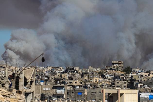 Israeli attack targets Jabalia Refugee Camp in Gaza JABALIA, GAZA, PALESTINE - JUNE 1: Smoke rises following an Israeli strike targeting Palestinian homes near the Yellow Line in the eastern areas of Jabalia Refugee Camp in northern Gaza, Palestine on June 1, 2026. The Israeli army carried out attacks on Palestinian homes located near the Yellow Line in the eastern part of Jabalia Refugee Camp, according to local sources. Ramez Habboub Anadolu Jabalia Gaza. Editorial use only. Please get in touch for any other usage.  Copyright: x2026xAnadoluxRamezxHabboubx
