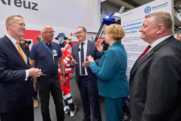 Alexander Dobrindt, Daniela Behrens und Hermann Gröhe beim Eröffnungsrundgang über die Interschutz 2026 , der Weltleitmesse für Feuerwehr, Rettungswesen und Bevölkerungsschutz, auf dem Messegelände. Hannover, 01.06.2026 *** Alexander Dobrindt, Daniela Behrens and Hermann Gröhe on the opening tour of Interschutz 2026 , the worlds leading trade fair for fire departments, rescue services and civil protection, at the Hannover Exhibition Grounds, 01 06 2026 Foto:xU.xStammx xFuturexImagex interschutz_6631