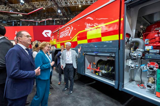 Alexander Dobrindt und Daniela Behrens beim Eröffnungsrundgang über die Interschutz 2026 , der Weltleitmesse für Feuerwehr, Rettungswesen und Bevölkerungsschutz, auf dem Messegelände. Hannover, 01.06.2026 *** Alexander Dobrindt and Daniela Behrens on the opening tour of Interschutz 2026 , the worlds leading trade fair for fire departments, rescue services and civil protection, at the Hannover Exhibition Grounds, 01 06 2026 Foto:xU.xStammx xFuturexImagex interschutz_6642